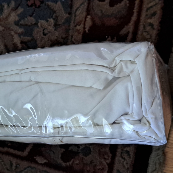 Charisma White Sheet Set Luxurious Bedding - Picture 4 of 5